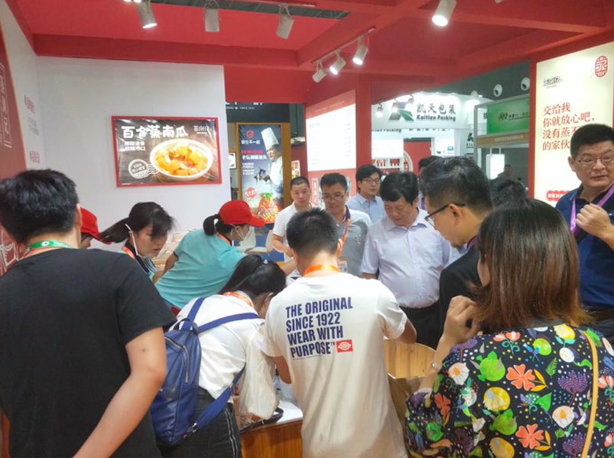 每日上千參展游客品嘗蒸瀏記36道鮮味，受到參展游客的一致好評